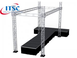نظام مسرح عرض الأزياء المحمول مقاس 32 × 20 قدمًا