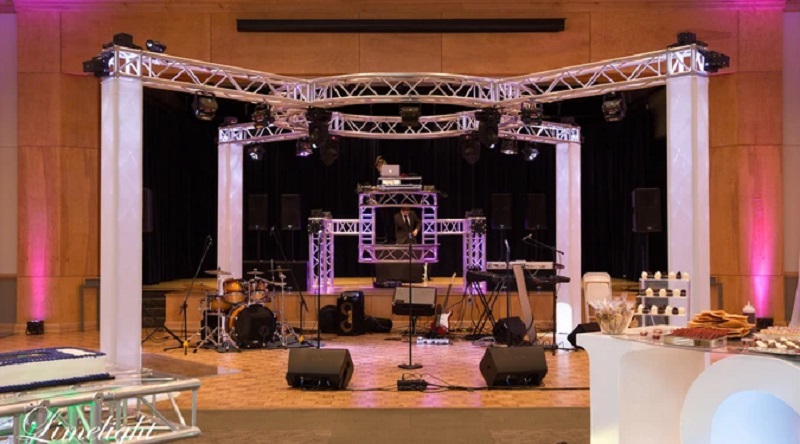 circular truss for wedding lighting