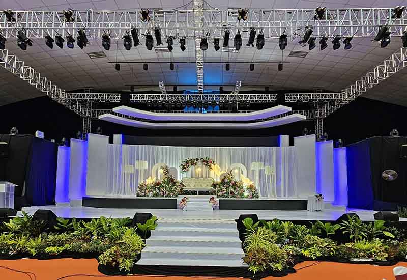 Heavy duty wedding stage platform