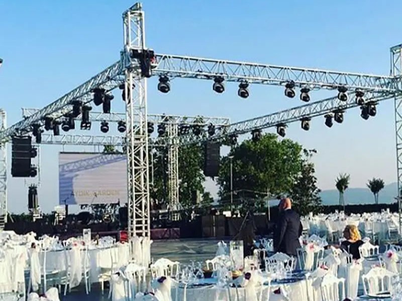 دعامات مسرح الزفاف عالية الجودة لحدثك المثالي